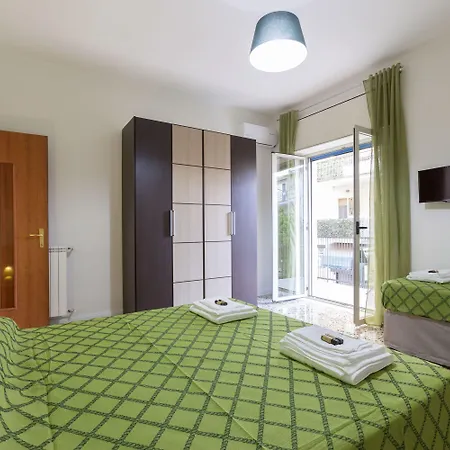 Coffee And بومبيي