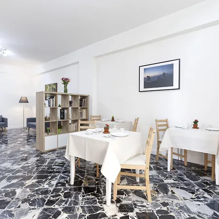 فندق مبيت وإفطار Coffee And 3*