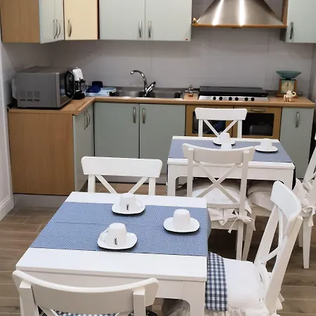 住宿加早餐酒店 Coffee And 3*