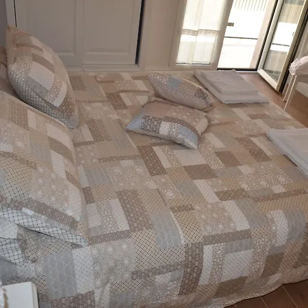 فندق مبيت وإفطار Coffee And 3*