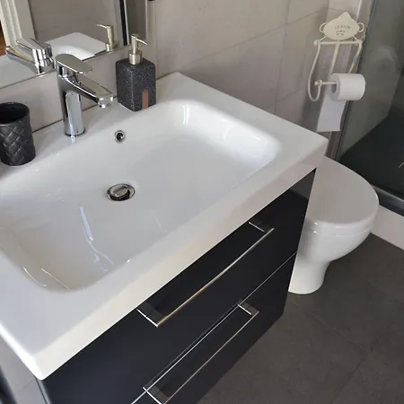 Coffee And بومبيي