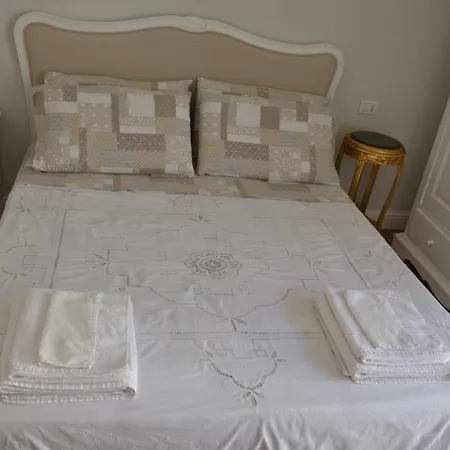 Coffee And بومبيي