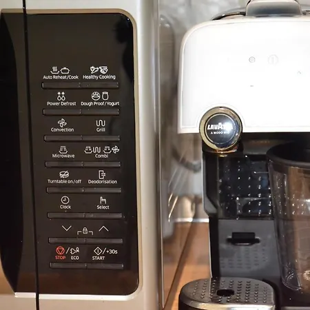 Coffee And فندق مبيت وإفطار بومبيي