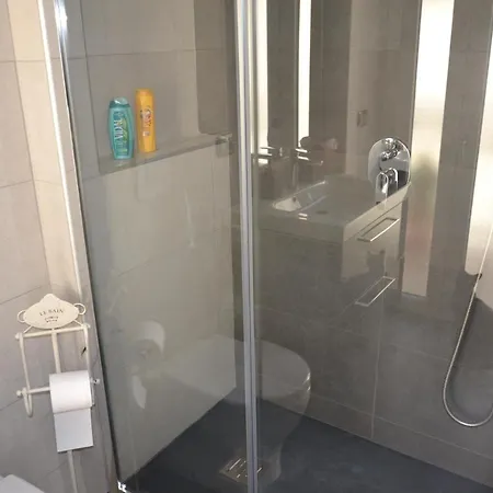 Coffee And بومبيي