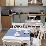 Nocleg ze śniadaniem Coffee And 3*