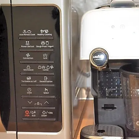 Coffee And לינה וארוחת בוקר 3*